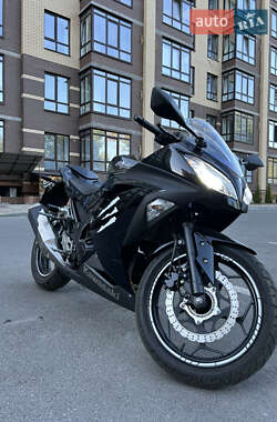 Спортбайк Kawasaki EX 300 2013 в 