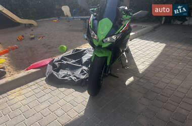 Спортбайк Kawasaki EX 650 2022 в 