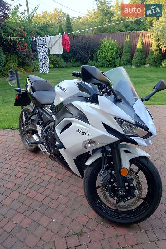 Kawasaki EX 650 2020