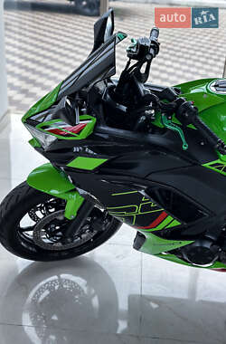 Спортбайк Kawasaki EX 650 2022 в 