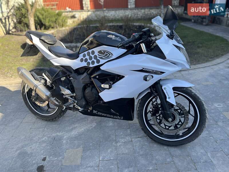 Спортбайк Kawasaki Ninja 250 2015 в Кременце