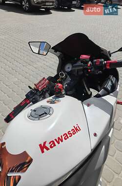 Спортбайк Kawasaki Ninja 250 2011 в 