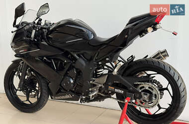 Спортбайк Kawasaki Ninja 250 2016 в 