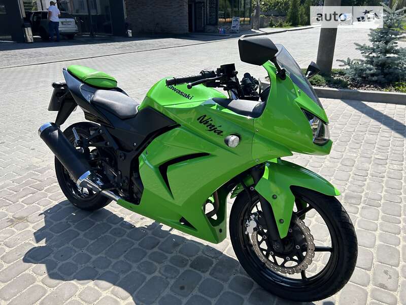 Мотоцикл Классік Kawasaki Ninja 250R 2011 в Новояворівську