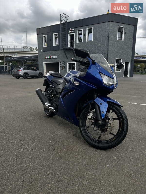 Спортбайк Kawasaki Ninja 250R 2011 в 