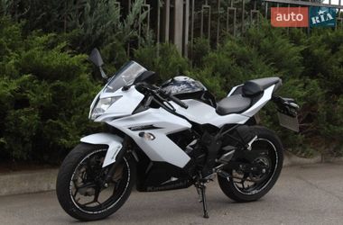 Спортбайк Kawasaki Ninja 250SL 2015 в Харкові
