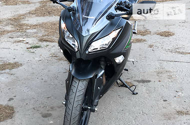 Спортбайк Kawasaki Ninja 300 2018 в 