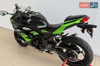 Спортбайк Kawasaki Ninja 300 2017 в 