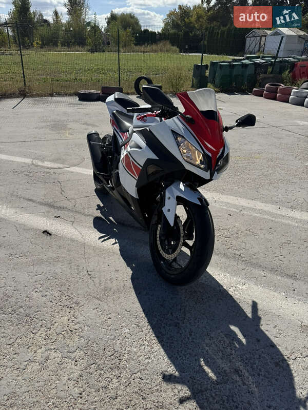 Спортбайк Kawasaki Ninja 300 2016 в Киеве