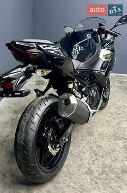 Спортбайк Kawasaki Ninja 400 2018 в 