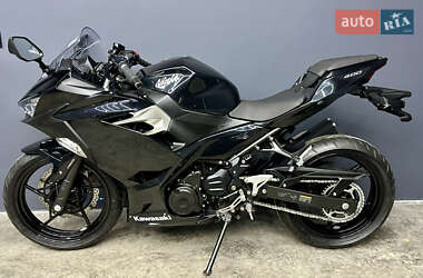 Спортбайк Kawasaki Ninja 400 2018 в 