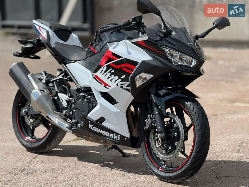 Мотоцикл Без обтекателей (Naked bike) Kawasaki Ninja 400 2020 в 