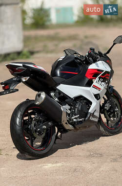 Мотоцикл Без обтекателей (Naked bike) Kawasaki Ninja 400 2020 в 