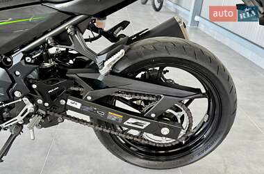Спортбайк Kawasaki Ninja 400 2023 в 
