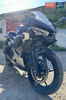 Мотоцикл Супермото (Motard) Kawasaki Ninja 400 2022 в 