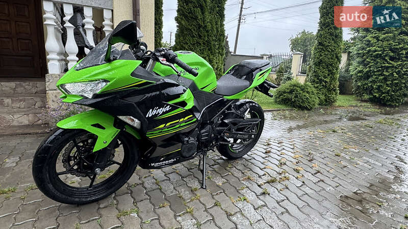 Спортбайк Kawasaki Ninja 400 2018 в 
