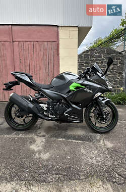Спортбайк Kawasaki Ninja 400 2022 в 