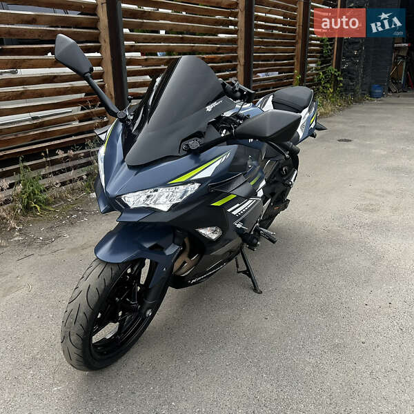 Спортбайк Kawasaki Ninja 400 2022 в Киеве