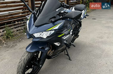 Спортбайк Kawasaki Ninja 400 2022 в 