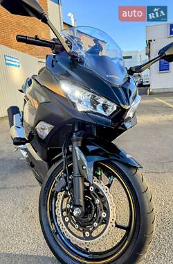 Спортбайк Kawasaki Ninja 400 2022 в 