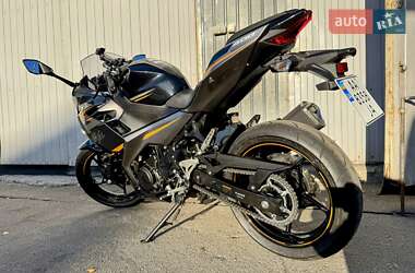 Спортбайк Kawasaki Ninja 400 2022 в 