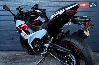 Мотоцикл Без обтекателей (Naked bike) Kawasaki Ninja 400 2020 в 