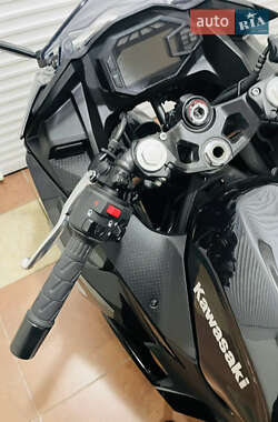 Спортбайк Kawasaki Ninja 500 2024 в 