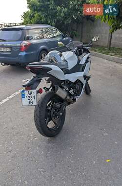 Спортбайк Kawasaki Ninja 500 2024 в 