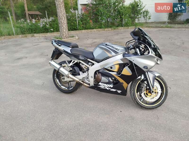 Спортбайк Kawasaki Ninja 600 ZX-6R 2001 в 