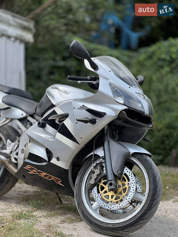 Спортбайк Kawasaki Ninja 600 ZX-6R 2001 в 