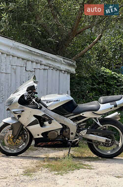 Спортбайк Kawasaki Ninja 600 ZX-6R 2001 в 
