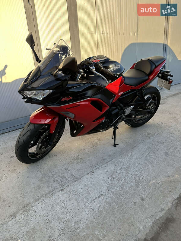 Мотоцикл Спорт-туризм Kawasaki Ninja 650 2024 в 