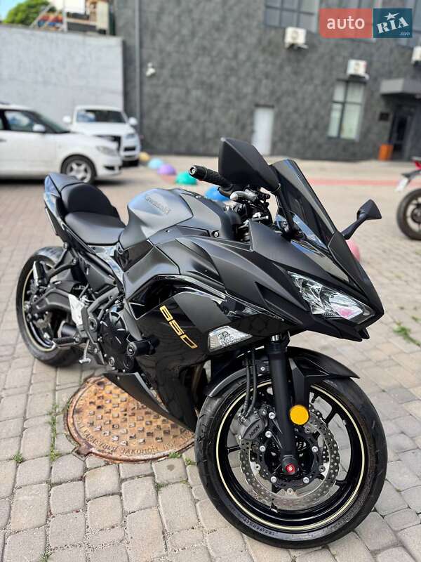 Спортбайк Kawasaki Ninja 650 2024 в 