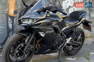 Мотоцикл Спорт-туризм Kawasaki Ninja 650 2022 в 