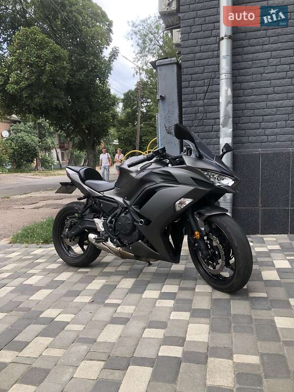 Грузовые мотороллеры, мотоциклы, скутеры, мопеды Kawasaki Ninja 650 2021 в 