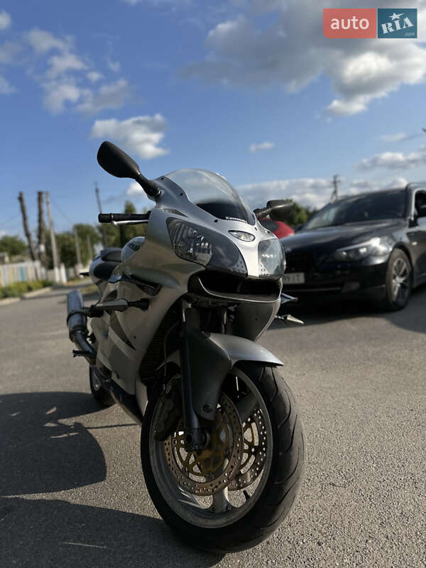 Спортбайк Kawasaki Ninja ZX-6R 2000 в 