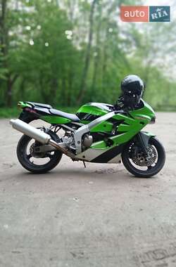 Спортбайк Kawasaki Ninja ZX-6R 2001 в 