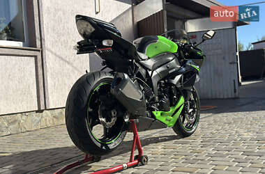 Спортбайк Kawasaki Ninja ZX-6R 2010 в 