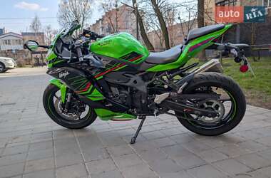 Спортбайк Kawasaki Ninja 2024 в 