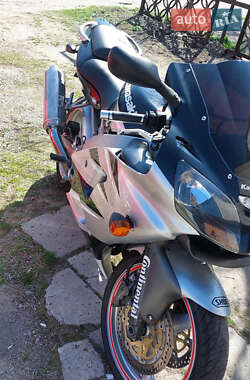 Спортбайк Kawasaki Ninja 2001 в 