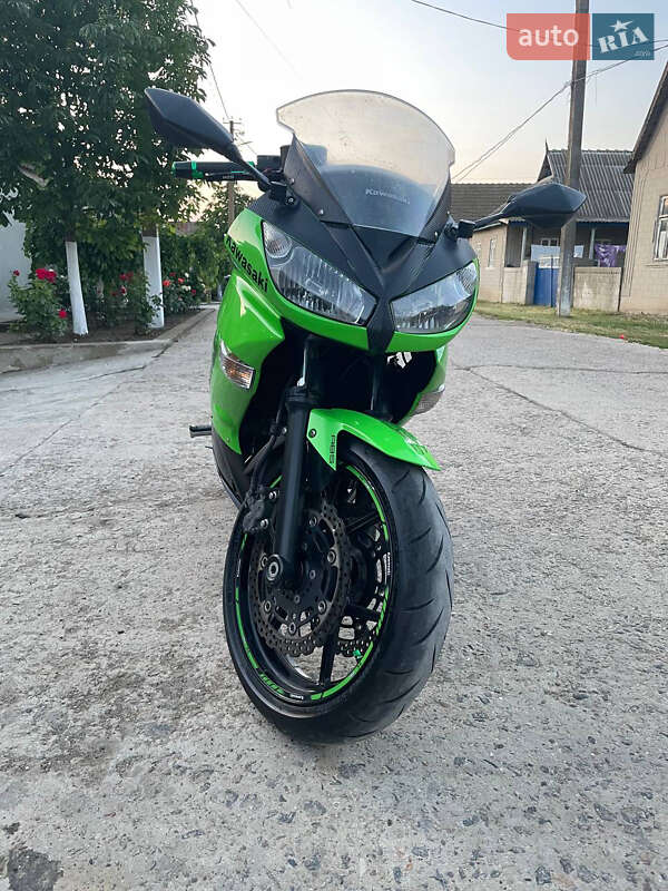 Мотоцикл Спорт-туризм Kawasaki Ninja 2011 в Сарате