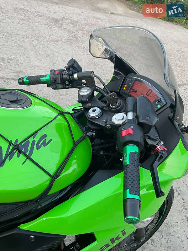 Мотоцикл Спорт-туризм Kawasaki Ninja 2011 в Сарате