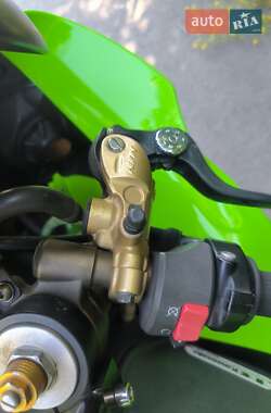 Спортбайк Kawasaki Ninja 2004 в 