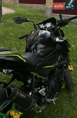 Спортбайк Kawasaki Z 400 2020 в 