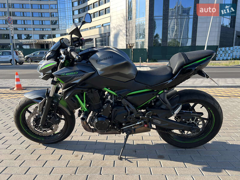 Мотоцикл Без обтекателей (Naked bike) Kawasaki Z 650 2023 в 