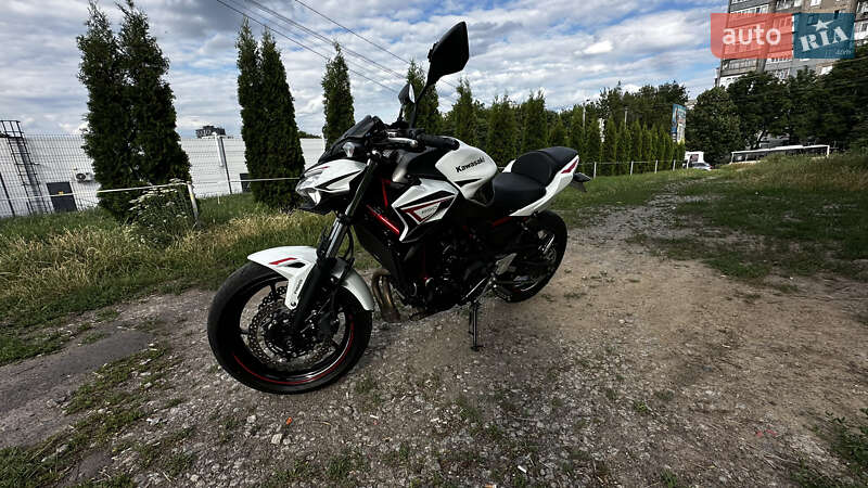 Мотоцикл Без обтекателей (Naked bike) Kawasaki Z 650 2022 в 