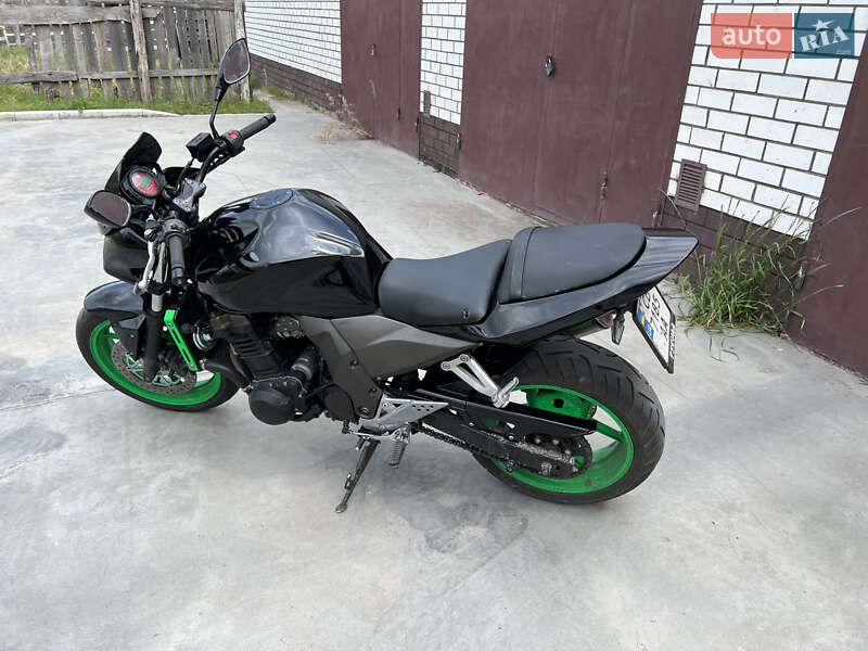 Мотоцикл Без обтекателей (Naked bike) Kawasaki Z 750 2004 в Носовке