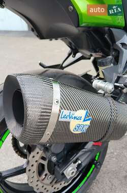Мотоцикл Без обтекателей (Naked bike) Kawasaki Z 750R 2011 в 