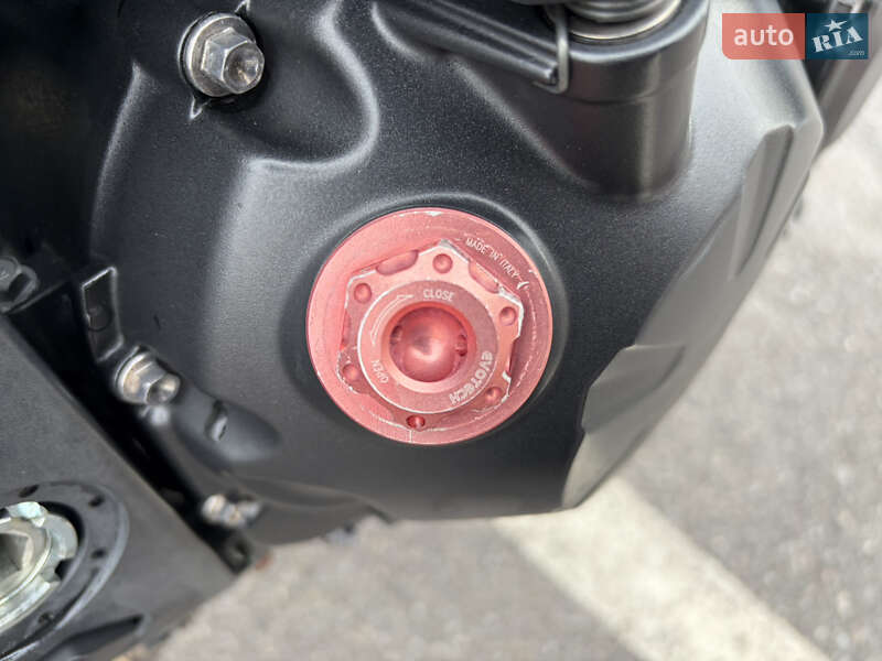 Мотоцикл Без обтекателей (Naked bike) Kawasaki Z 750R 2011 в Виннице