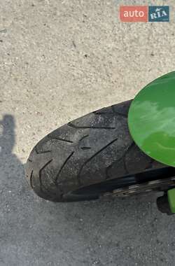 Мотоцикл Без обтекателей (Naked bike) Kawasaki Z 800 2013 в 